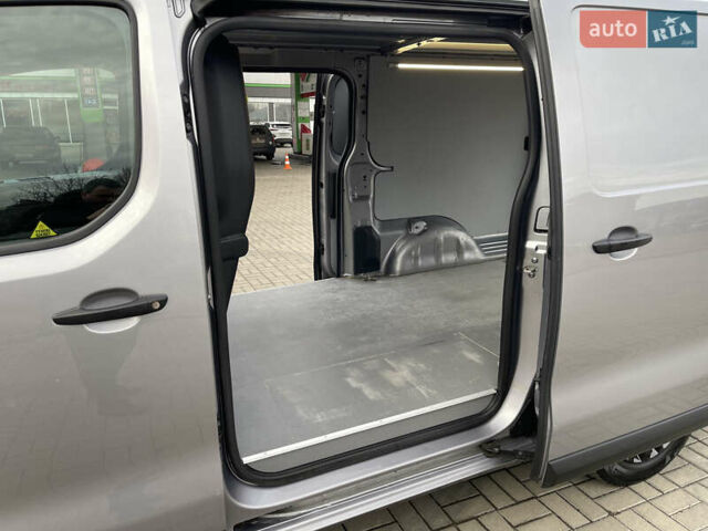Серый Тойота Proace, объемом двигателя 2 л и пробегом 198 тыс. км за 20800 $, фото 18 на Automoto.ua