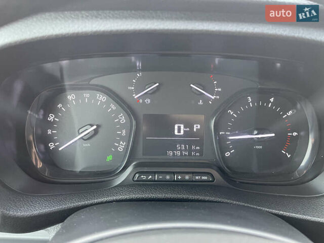 Серый Тойота Proace, объемом двигателя 2 л и пробегом 198 тыс. км за 20800 $, фото 46 на Automoto.ua