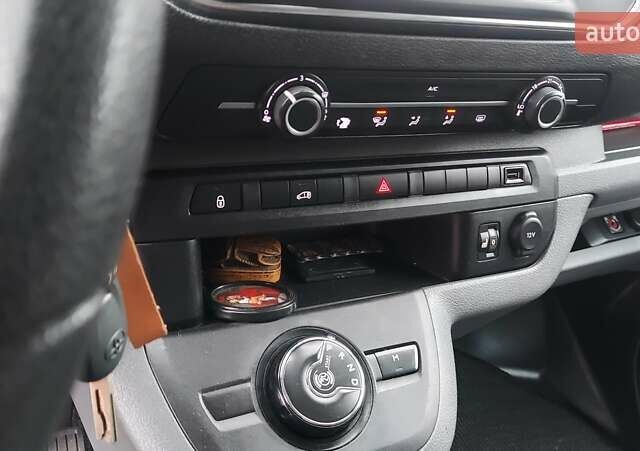 Серый Тойота Proace, объемом двигателя 2 л и пробегом 230 тыс. км за 17800 $, фото 19 на Automoto.ua