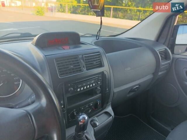 Серый Тойота Proace, объемом двигателя 2 л и пробегом 146 тыс. км за 10400 $, фото 24 на Automoto.ua