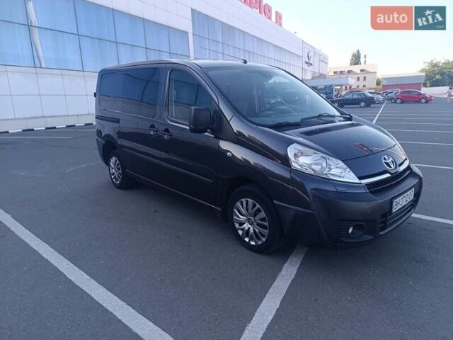 Серый Тойота Proace, объемом двигателя 2 л и пробегом 146 тыс. км за 10400 $, фото 2 на Automoto.ua