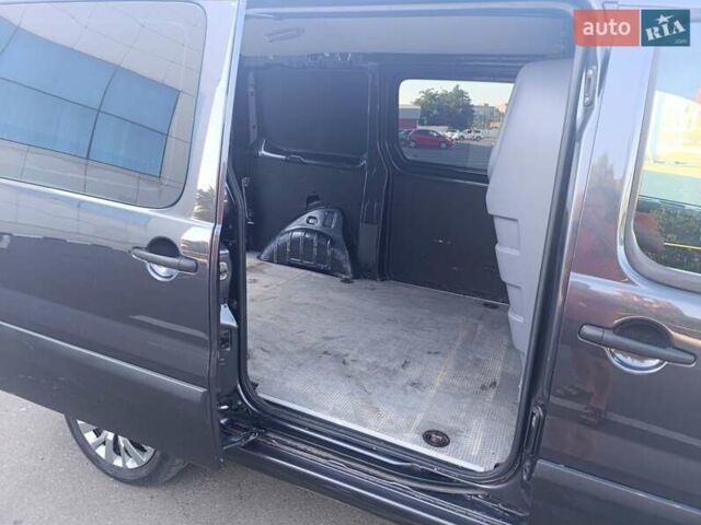 Серый Тойота Proace, объемом двигателя 2 л и пробегом 146 тыс. км за 10400 $, фото 16 на Automoto.ua