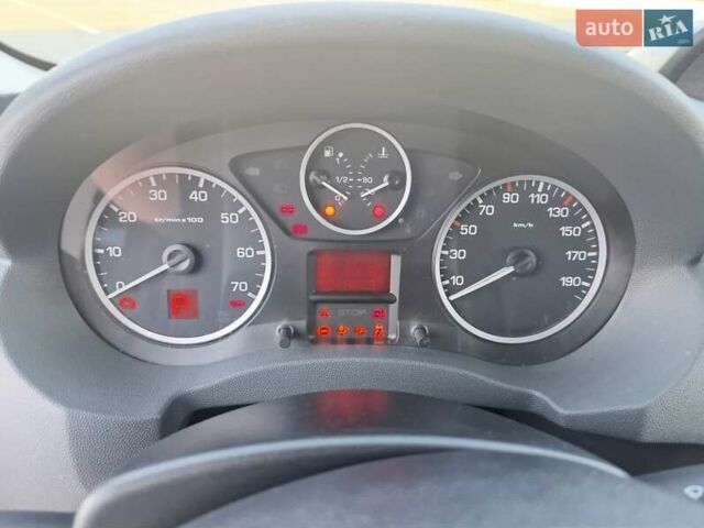 Серый Тойота Proace, объемом двигателя 2 л и пробегом 146 тыс. км за 10400 $, фото 22 на Automoto.ua