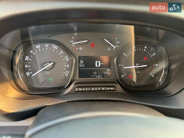 Серый Тойота Proace, объемом двигателя 2 л и пробегом 178 тыс. км за 18250 $, фото 43 на Automoto.ua