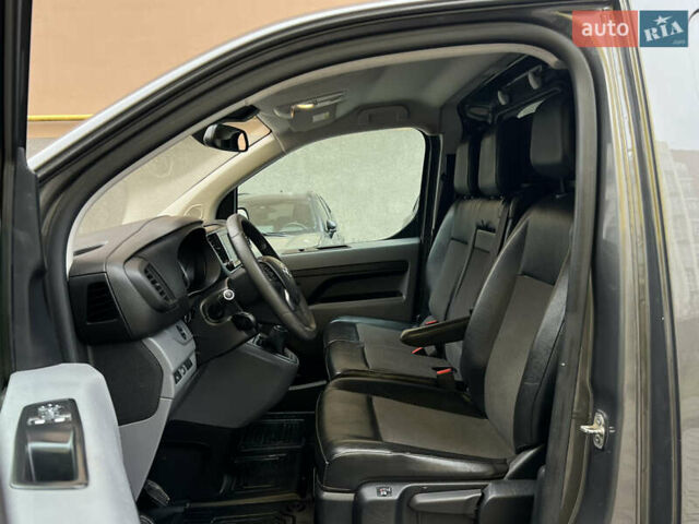 Серый Тойота Proace, объемом двигателя 1.56 л и пробегом 177 тыс. км за 17999 $, фото 23 на Automoto.ua