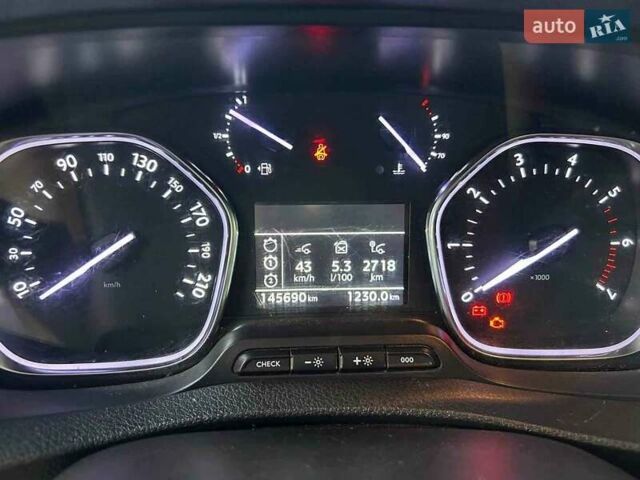 Серый Тойота Proace, объемом двигателя 1.56 л и пробегом 146 тыс. км за 12700 $, фото 5 на Automoto.ua