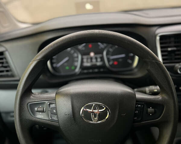 Серый Тойота Proace, объемом двигателя 1.56 л и пробегом 177 тыс. км за 17999 $, фото 32 на Automoto.ua