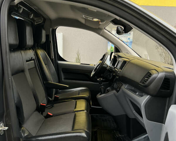 Серый Тойота Proace, объемом двигателя 1.56 л и пробегом 177 тыс. км за 17999 $, фото 38 на Automoto.ua