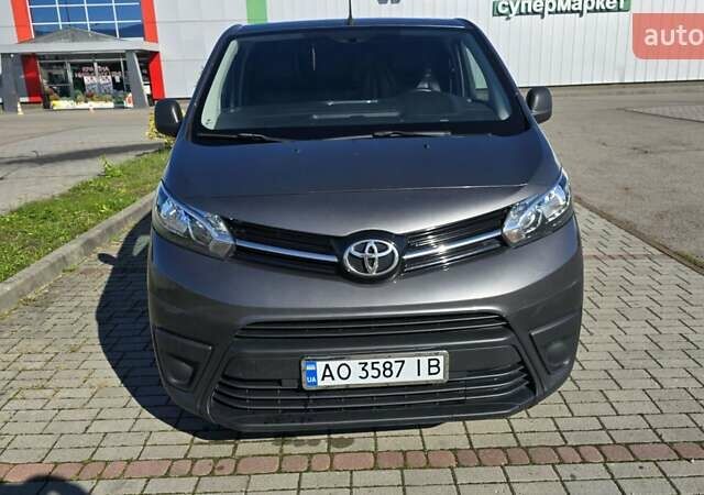 Серый Тойота Proace, объемом двигателя 2 л и пробегом 197 тыс. км за 15400 $, фото 4 на Automoto.ua