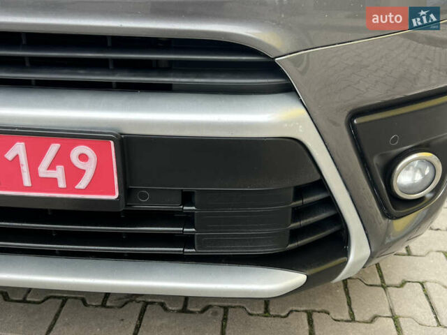 Серый Тойота Proace, объемом двигателя 1.56 л и пробегом 177 тыс. км за 17999 $, фото 15 на Automoto.ua