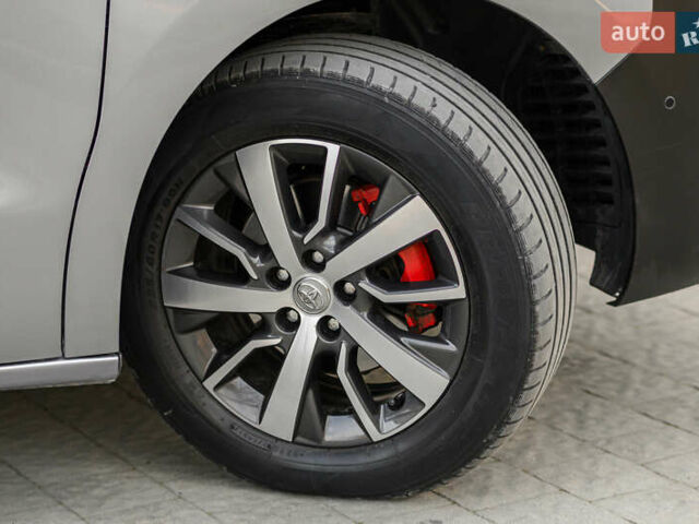 Серый Тойота Proace, объемом двигателя 2 л и пробегом 176 тыс. км за 29900 $, фото 7 на Automoto.ua