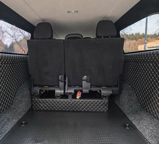 Серый Тойота Proace, объемом двигателя 2 л и пробегом 176 тыс. км за 28900 $, фото 73 на Automoto.ua