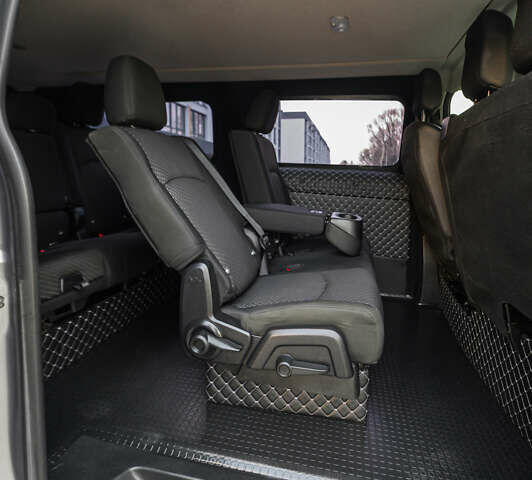 Серый Тойота Proace, объемом двигателя 2 л и пробегом 176 тыс. км за 28900 $, фото 68 на Automoto.ua