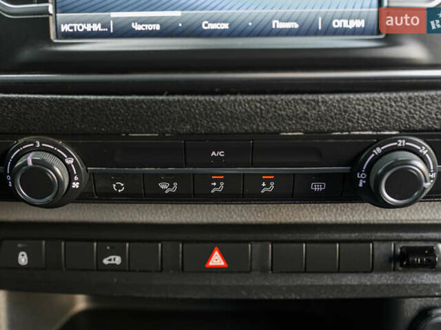 Серый Тойота Proace, объемом двигателя 2 л и пробегом 176 тыс. км за 28900 $, фото 42 на Automoto.ua