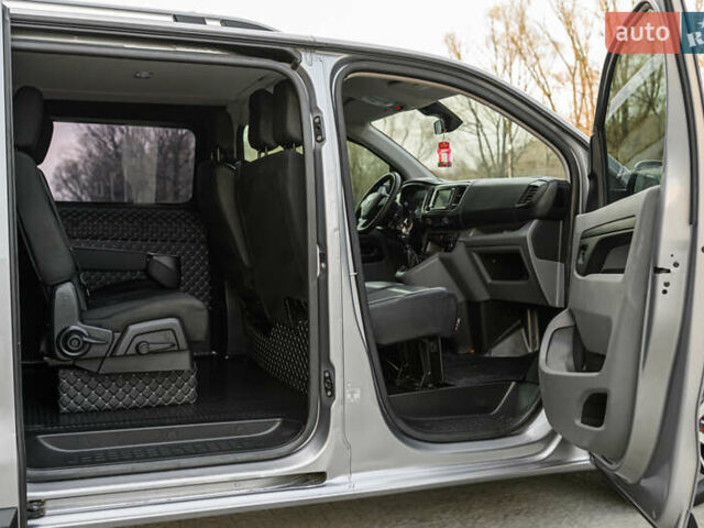 Серый Тойота Proace, объемом двигателя 2 л и пробегом 176 тыс. км за 28900 $, фото 33 на Automoto.ua