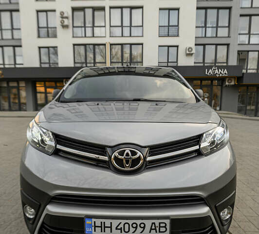 Серый Тойота Proace, объемом двигателя 2 л и пробегом 176 тыс. км за 28900 $, фото 79 на Automoto.ua