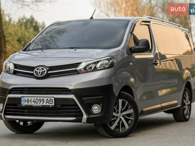 Серый Тойота Proace, объемом двигателя 2 л и пробегом 176 тыс. км за 28900 $, фото 1 на Automoto.ua