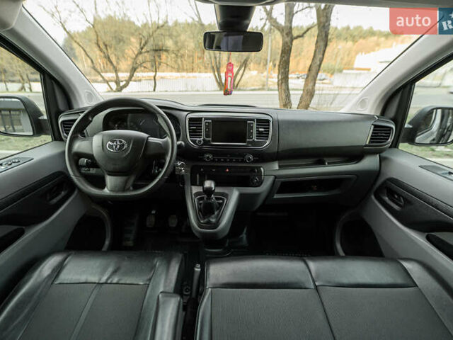 Серый Тойота Proace, объемом двигателя 2 л и пробегом 176 тыс. км за 29900 $, фото 58 на Automoto.ua