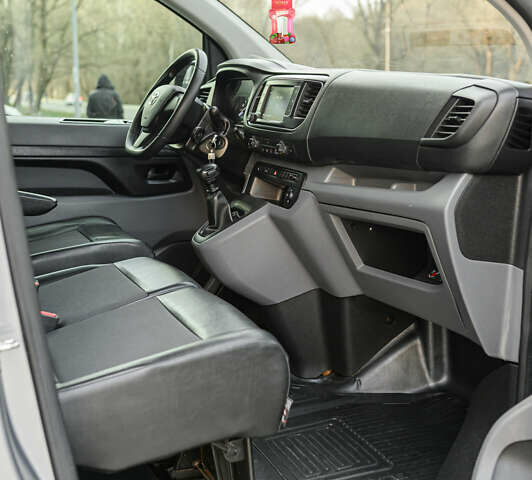 Серый Тойота Proace, объемом двигателя 2 л и пробегом 176 тыс. км за 29900 $, фото 34 на Automoto.ua