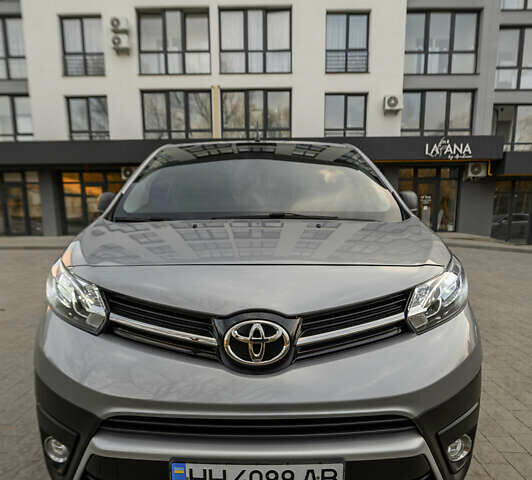 Серый Тойота Proace, объемом двигателя 2 л и пробегом 176 тыс. км за 28900 $, фото 80 на Automoto.ua