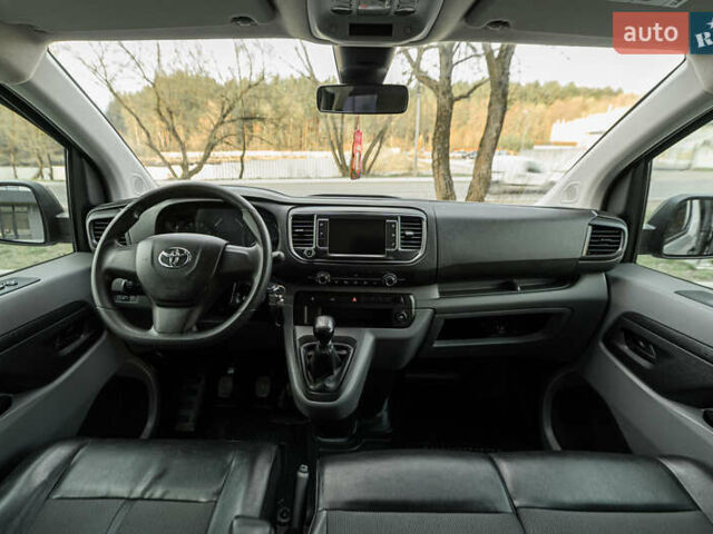Серый Тойота Proace, объемом двигателя 2 л и пробегом 176 тыс. км за 28900 $, фото 61 на Automoto.ua