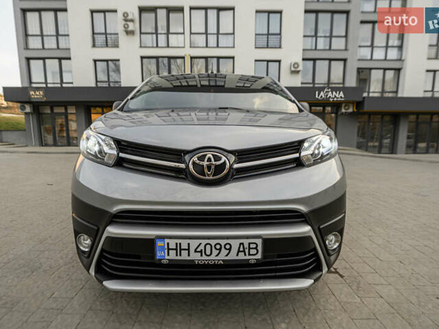 Серый Тойота Proace, объемом двигателя 2 л и пробегом 176 тыс. км за 29900 $, фото 81 на Automoto.ua