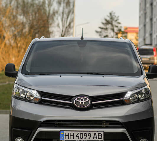 Серый Тойота Proace, объемом двигателя 2 л и пробегом 176 тыс. км за 29900 $, фото 21 на Automoto.ua