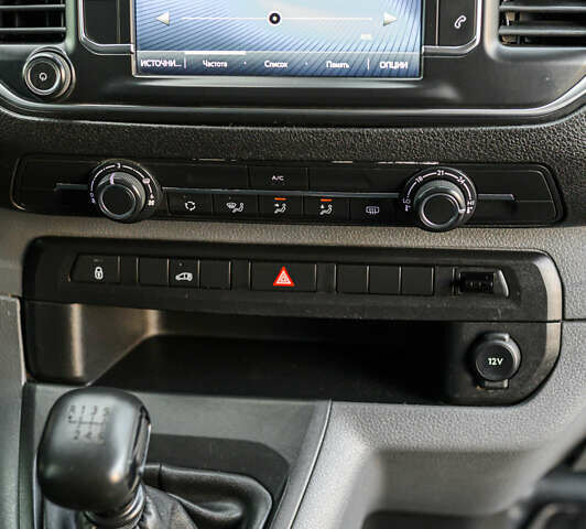 Серый Тойота Proace, объемом двигателя 2 л и пробегом 176 тыс. км за 28900 $, фото 37 на Automoto.ua