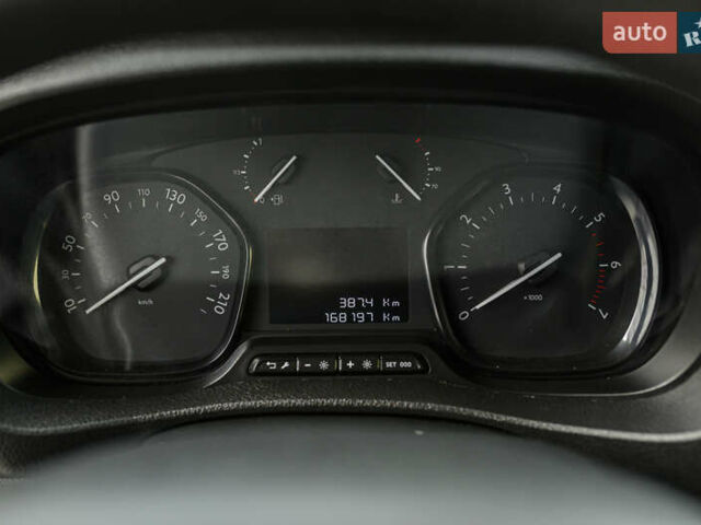 Серый Тойота Proace, объемом двигателя 2 л и пробегом 176 тыс. км за 28900 $, фото 48 на Automoto.ua