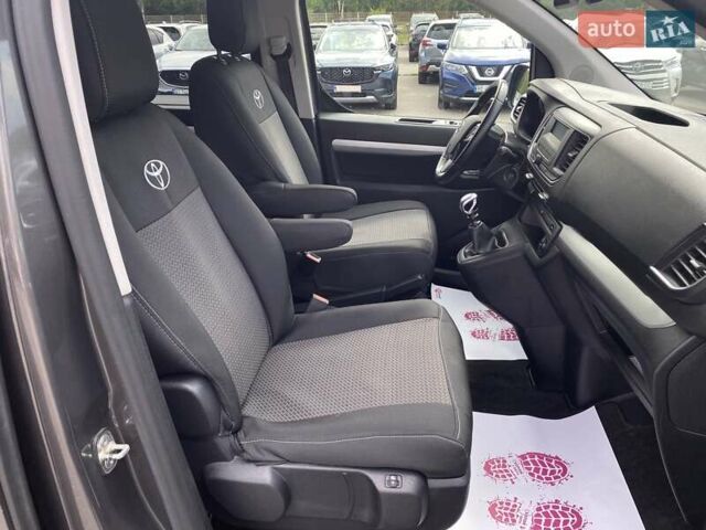 Сірий Тойота Proace, об'ємом двигуна 2 л та пробігом 131 тис. км за 28000 $, фото 12 на Automoto.ua
