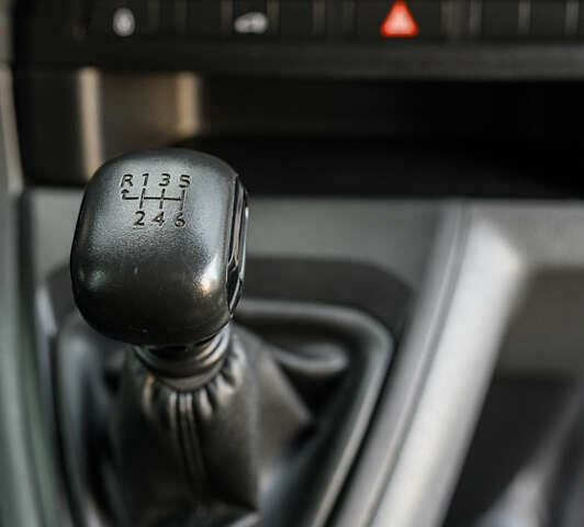 Серый Тойота Proace, объемом двигателя 2 л и пробегом 176 тыс. км за 28900 $, фото 40 на Automoto.ua