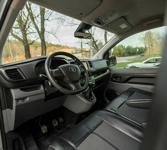 Серый Тойота Proace, объемом двигателя 2 л и пробегом 176 тыс. км за 28900 $, фото 52 на Automoto.ua