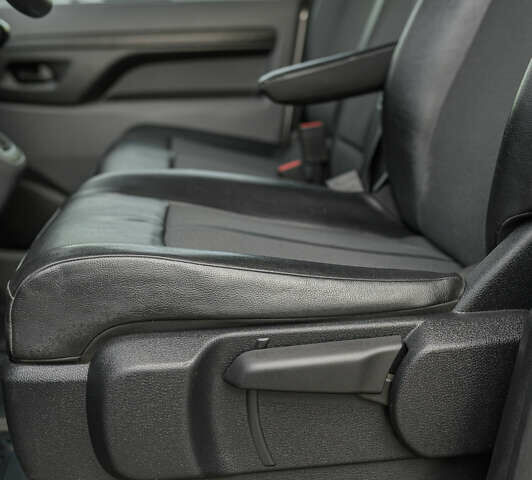 Серый Тойота Proace, объемом двигателя 2 л и пробегом 176 тыс. км за 28900 $, фото 49 на Automoto.ua