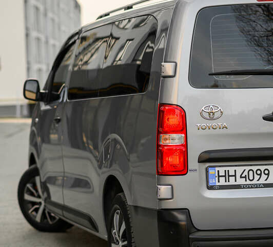 Серый Тойота Proace, объемом двигателя 2 л и пробегом 176 тыс. км за 28900 $, фото 15 на Automoto.ua