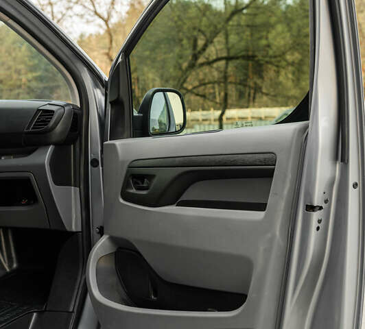 Серый Тойота Proace, объемом двигателя 2 л и пробегом 176 тыс. км за 28900 $, фото 31 на Automoto.ua