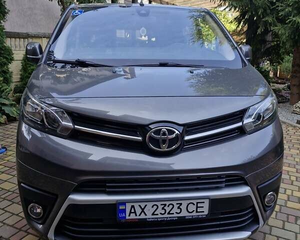 Сірий Тойота Proace, об'ємом двигуна 2 л та пробігом 93 тис. км за 39500 $, фото 4 на Automoto.ua