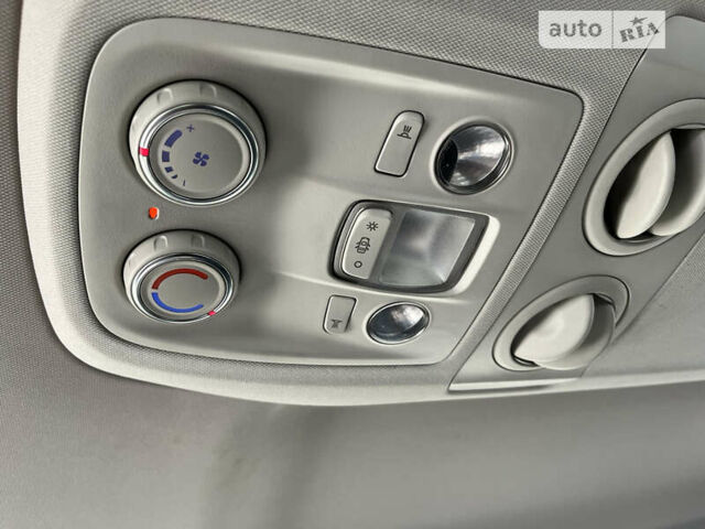 Серый Тойота Proace, объемом двигателя 2 л и пробегом 227 тыс. км за 25000 $, фото 20 на Automoto.ua