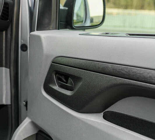 Серый Тойота Proace, объемом двигателя 2 л и пробегом 176 тыс. км за 28900 $, фото 32 на Automoto.ua