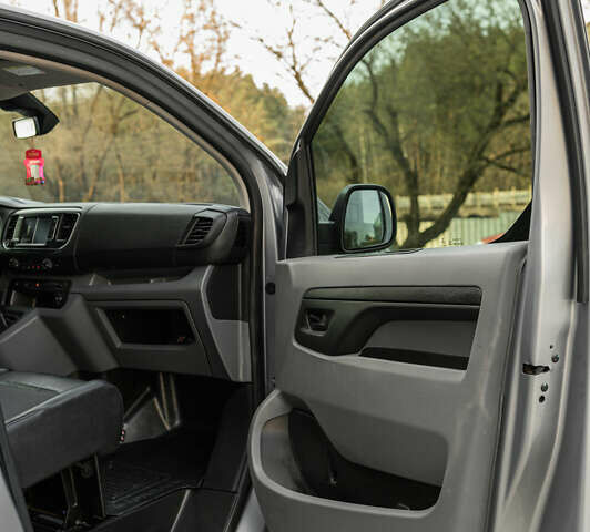 Серый Тойота Proace, объемом двигателя 2 л и пробегом 176 тыс. км за 28900 $, фото 30 на Automoto.ua