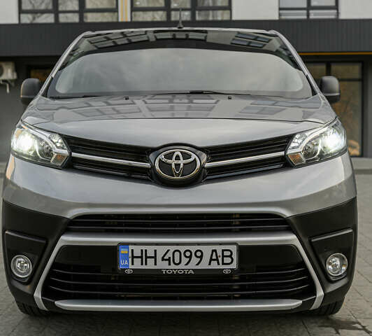 Серый Тойота Proace, объемом двигателя 2 л и пробегом 176 тыс. км за 29900 $, фото 26 на Automoto.ua