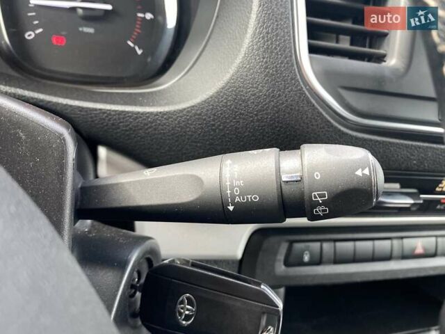 Сірий Тойота Proace, об'ємом двигуна 2 л та пробігом 131 тис. км за 28000 $, фото 26 на Automoto.ua