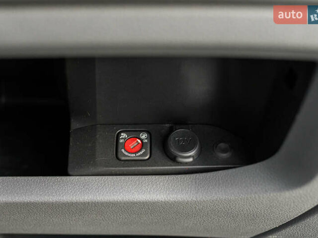 Серый Тойота Proace, объемом двигателя 2 л и пробегом 176 тыс. км за 28900 $, фото 41 на Automoto.ua