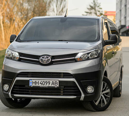 Серый Тойота Proace, объемом двигателя 2 л и пробегом 176 тыс. км за 28900 $, фото 3 на Automoto.ua