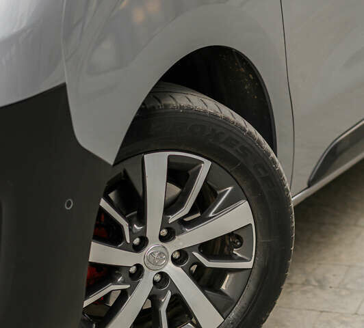 Серый Тойота Proace, объемом двигателя 2 л и пробегом 176 тыс. км за 28900 $, фото 6 на Automoto.ua