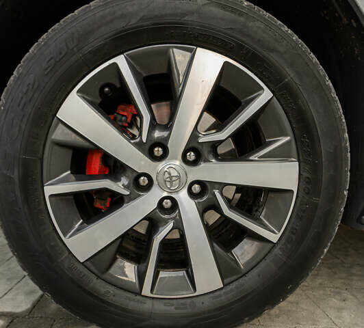 Серый Тойота Proace, объемом двигателя 2 л и пробегом 176 тыс. км за 28900 $, фото 85 на Automoto.ua