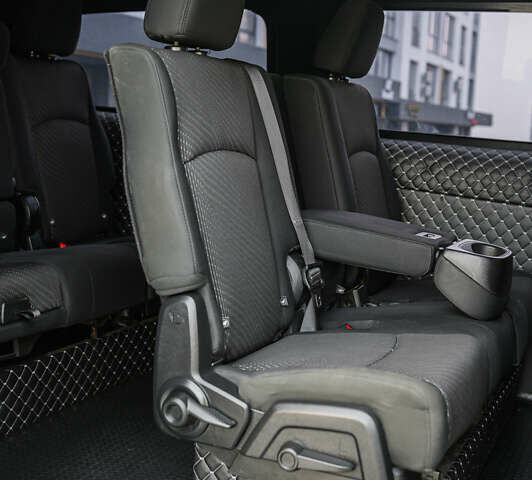 Серый Тойота Proace, объемом двигателя 2 л и пробегом 176 тыс. км за 28900 $, фото 36 на Automoto.ua