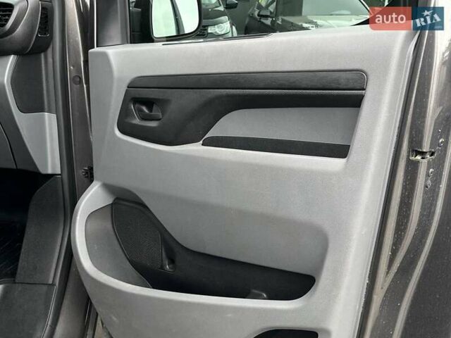 Серый Тойота Proace, объемом двигателя 2 л и пробегом 92 тыс. км за 20940 $, фото 18 на Automoto.ua