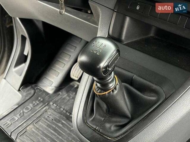 Серый Тойота Proace, объемом двигателя 2 л и пробегом 92 тыс. км за 20940 $, фото 12 на Automoto.ua