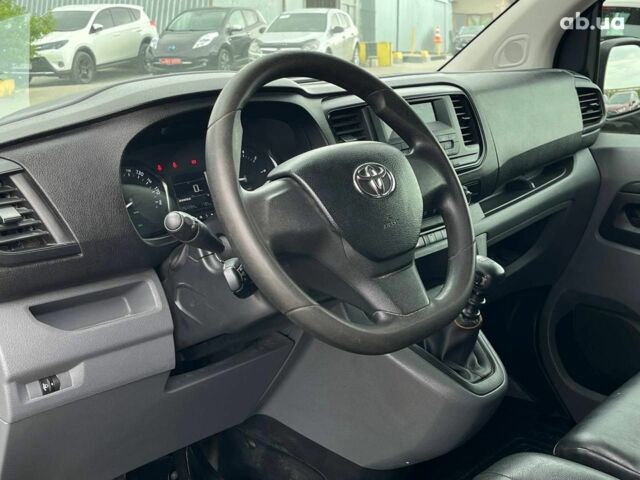 Серый Тойота Proace, объемом двигателя 2 л и пробегом 92 тыс. км за 21990 $, фото 12 на Automoto.ua
