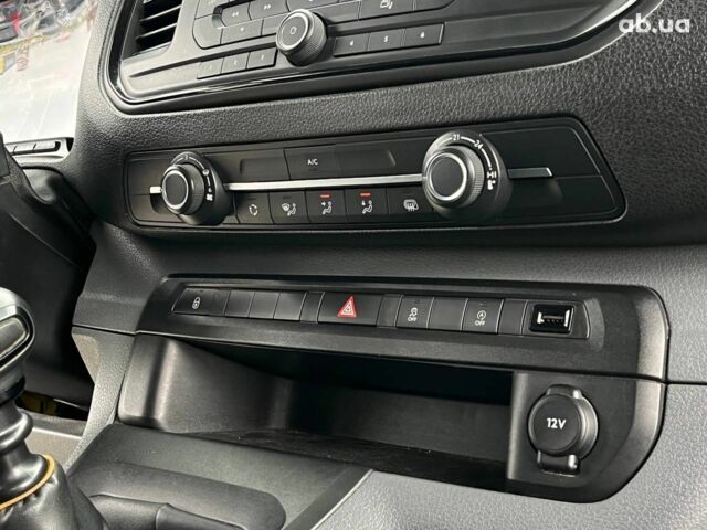 Серый Тойота Proace, объемом двигателя 2 л и пробегом 92 тыс. км за 21990 $, фото 20 на Automoto.ua
